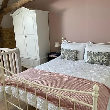 ベッド・アンド・ブレックファスト La Dovecote Sarlat ベナック・エ・カズナック